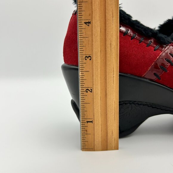 Jambu Womens Decorative Red Suede Black Fur Trim Shoes Sz 7 1/2 - Picture 9 of 9